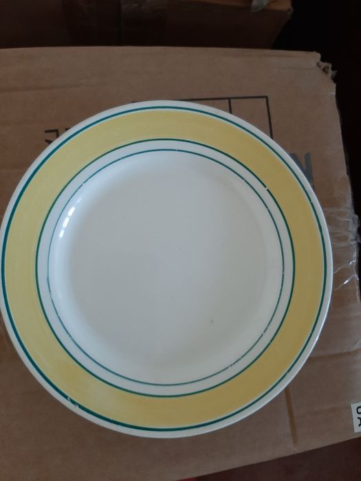 Тарелки мелкие Буды