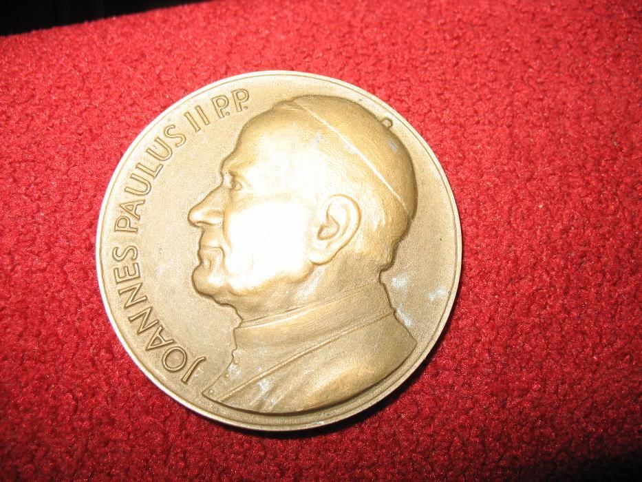 продам бронзовую мемориальную медаль Иоанна Павла II p.p