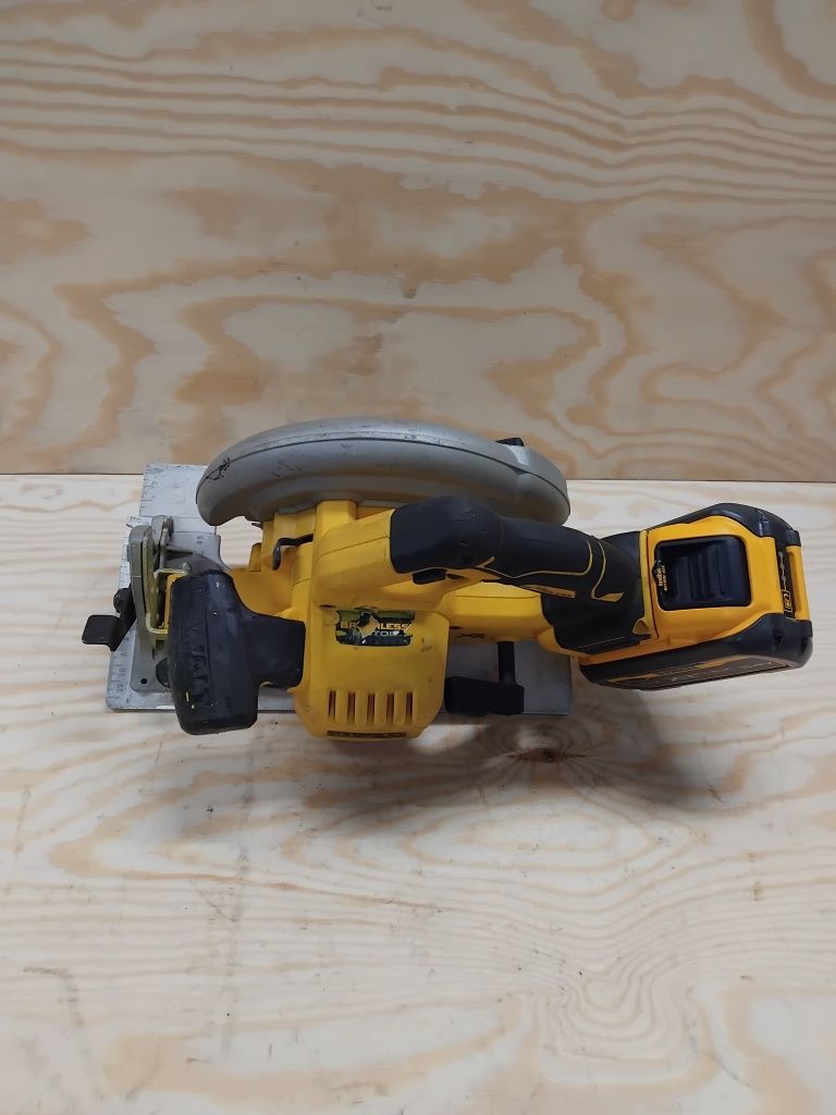 Dewalt dcs 570 pilarka ręczna z akumulatorem 9Ah