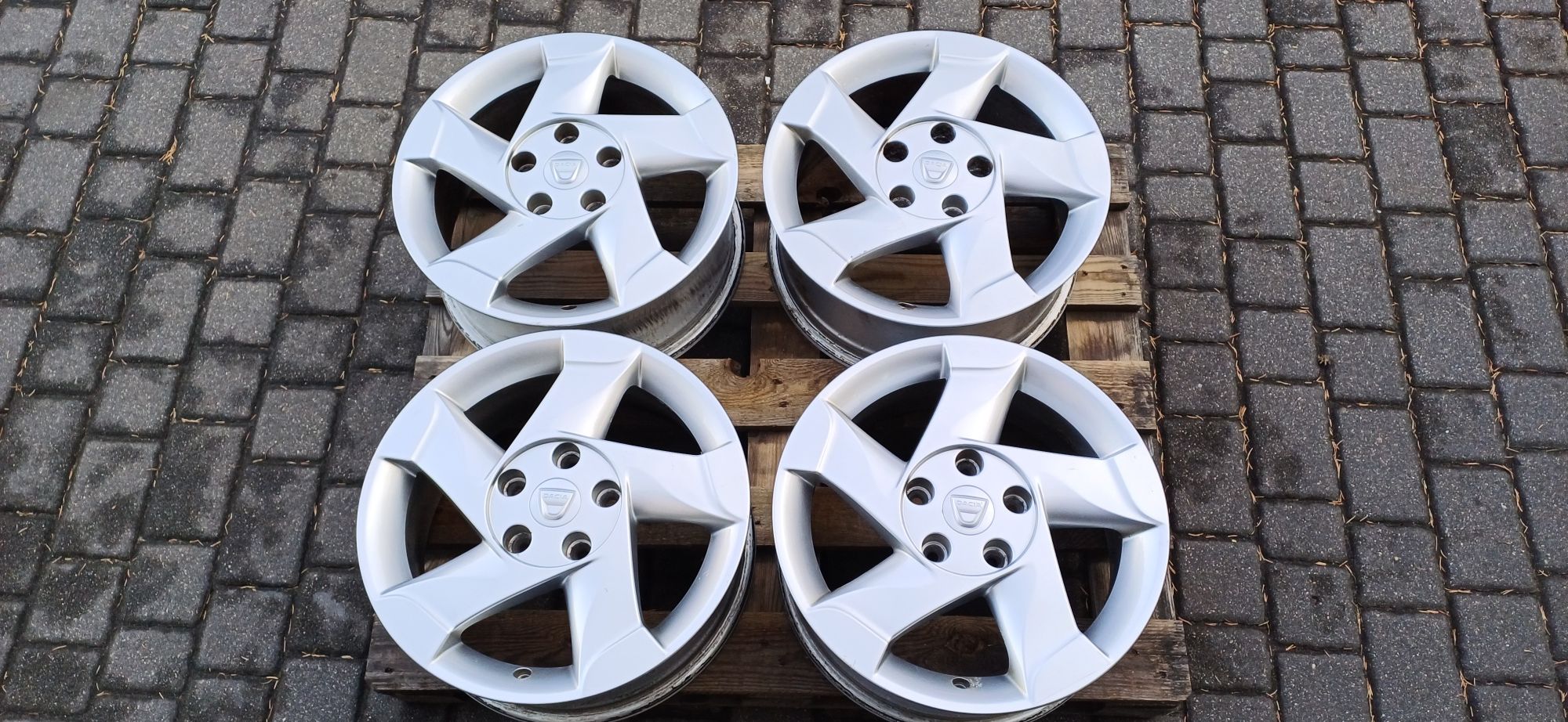 Alufelgi DACIA 6,5x16 cali , rozstaw śrub 5x114,3.