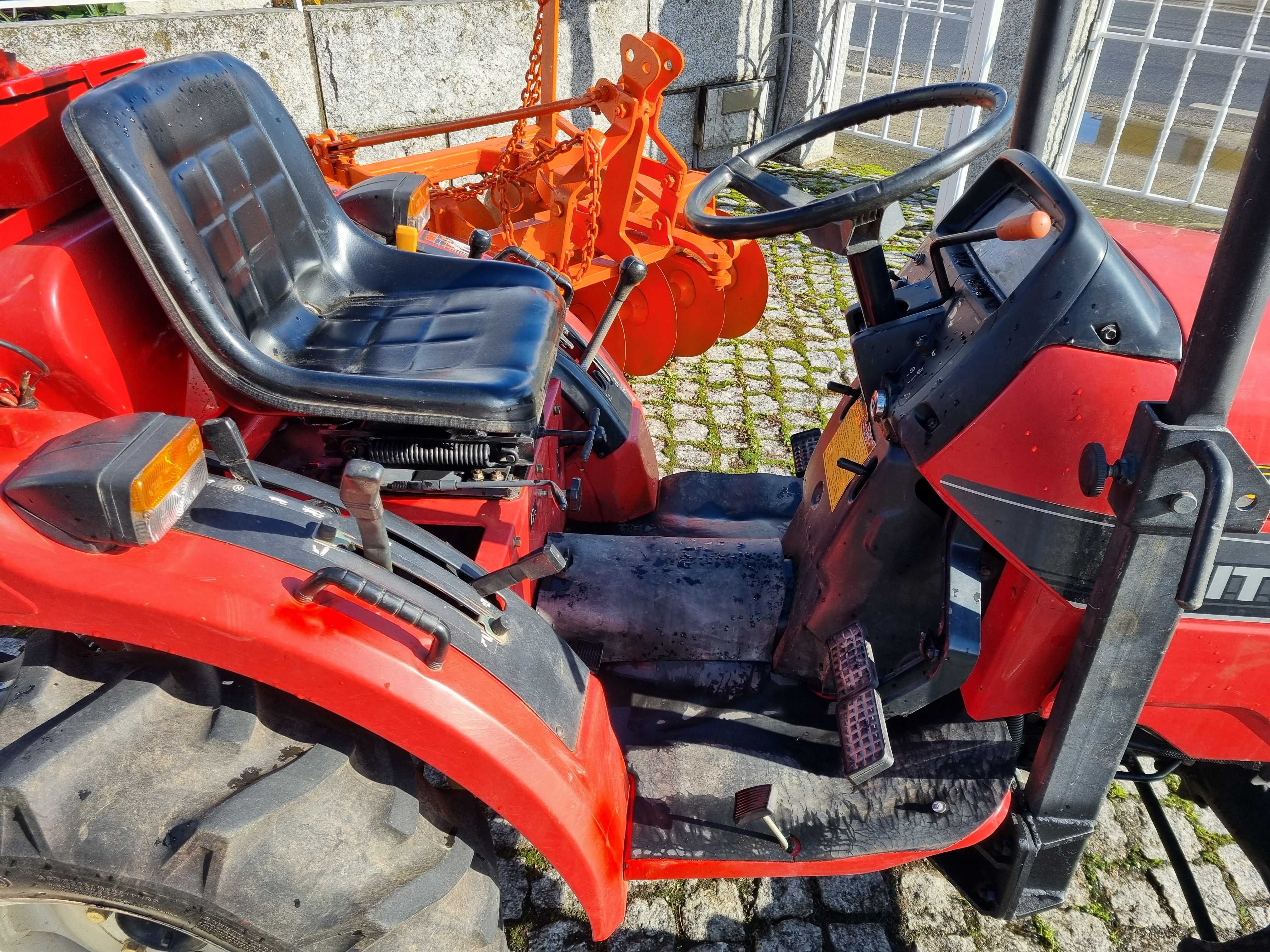 Trator Mitsubishi MT 190D com matrícula