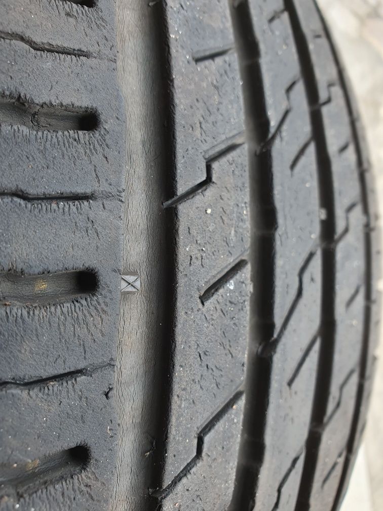 Vendo 2 pneus usados, ainda bons para andar atrás ou á frente, ou 1