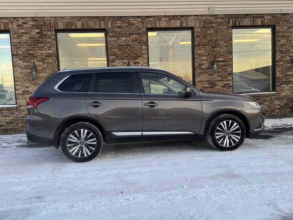 Mitsubishi Outlander SEL S-AWC      2019
