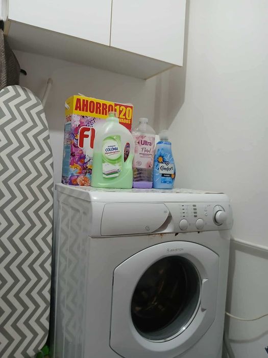 Máquina de Lavar Roupa Ariston em bom estado 5kg