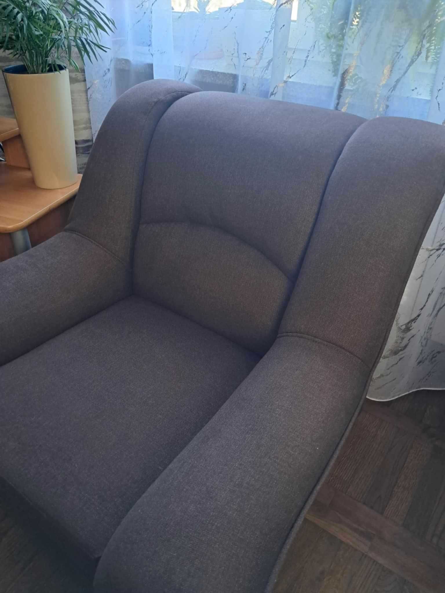 Fotel klasyczny masywny
