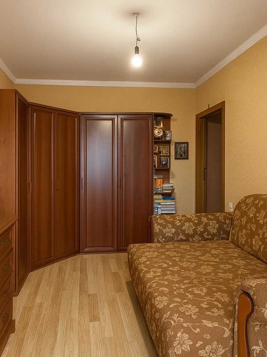 Продається 4 кімнатна квартира з автономним опаленням та ремонтом