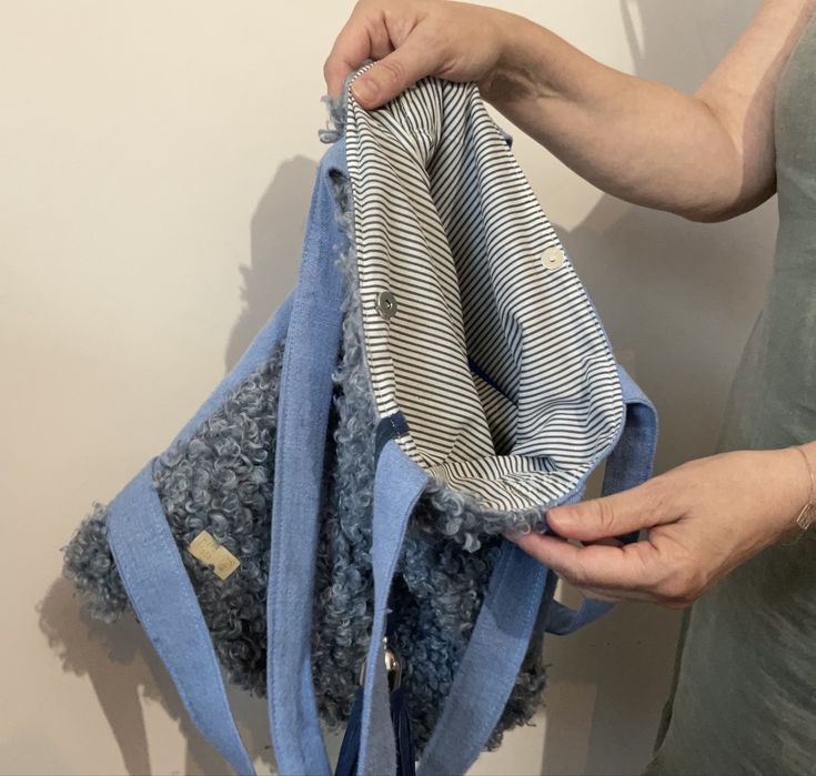 Niepowtarzalna torba shoperka w niebieskich tonacjach