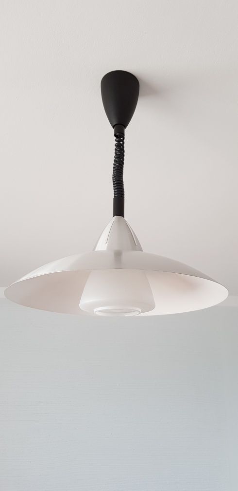 Lampa z regulowaną wysokością