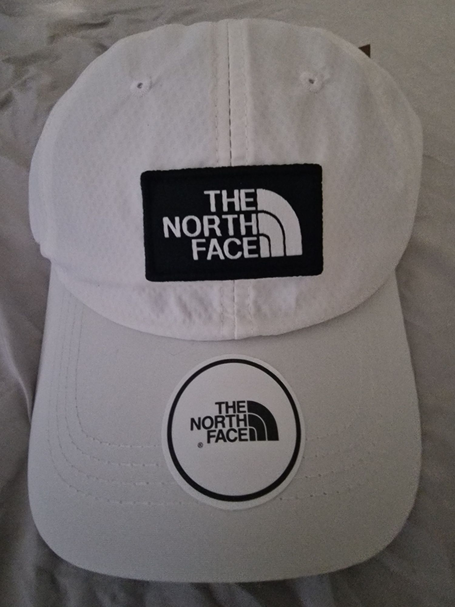 Czapeczka z daszkiem marki The North Face. Nowa