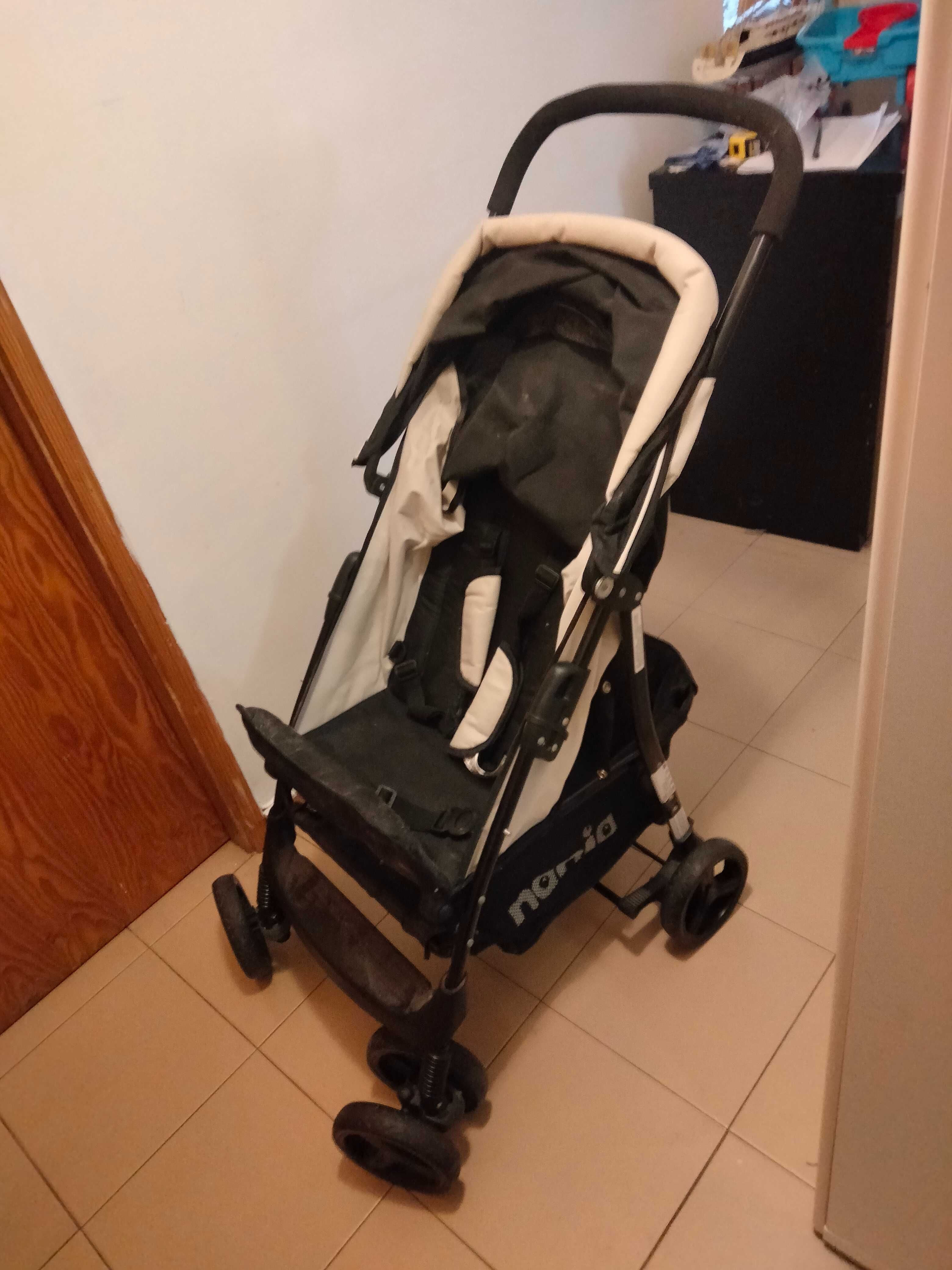 Carinho para passeios de bebé