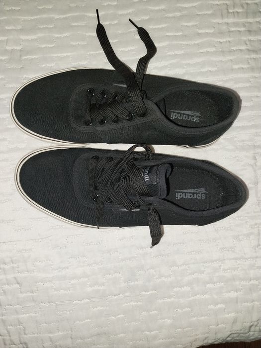 Nowe trampki chłopięce 38