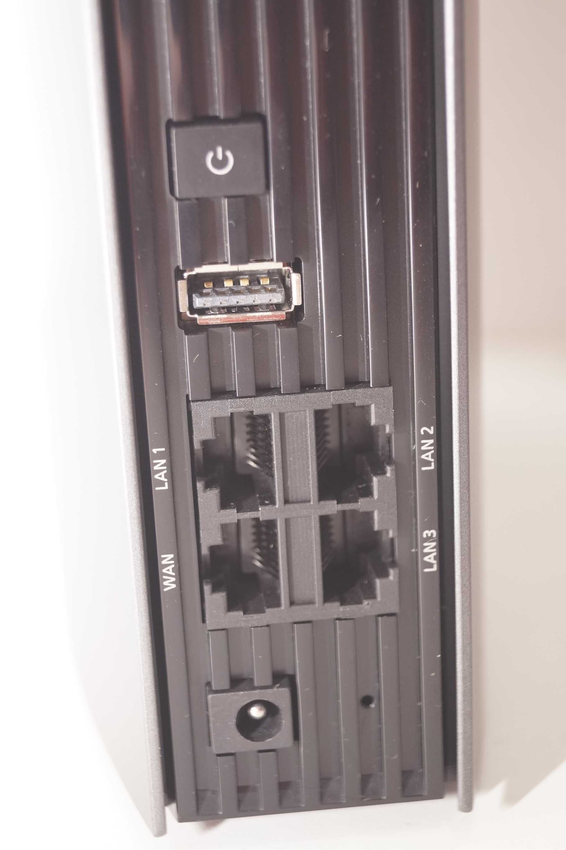 Bezprzewodowy dwupasmowy router WAVLINK AC3200 MU-MIMO by Jacob Jensen
