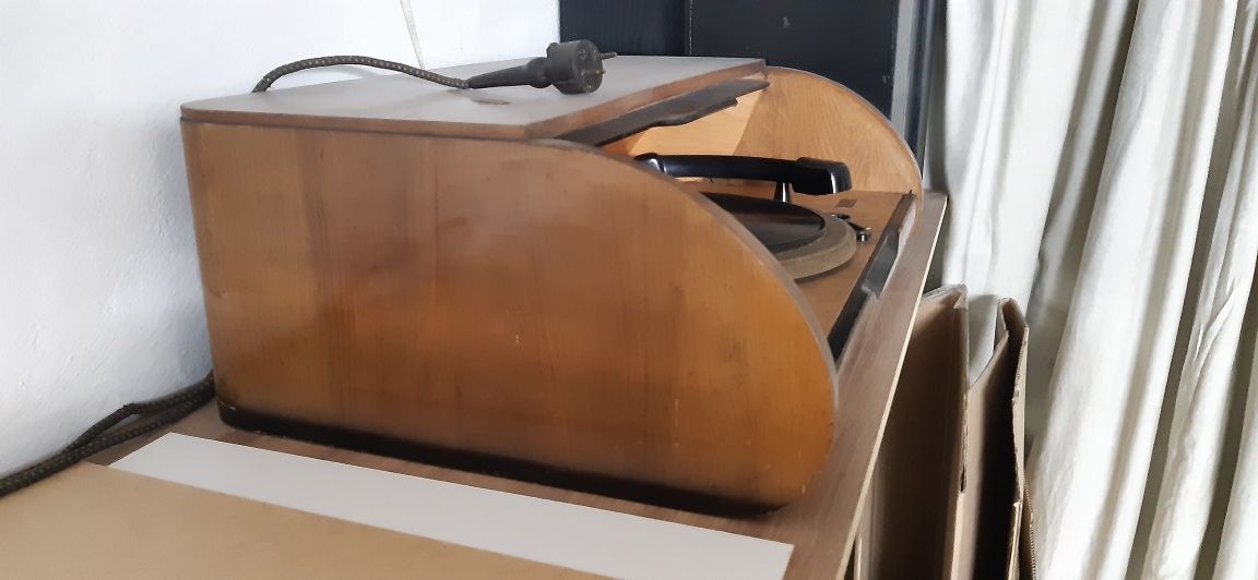 Stary gramofon adapter