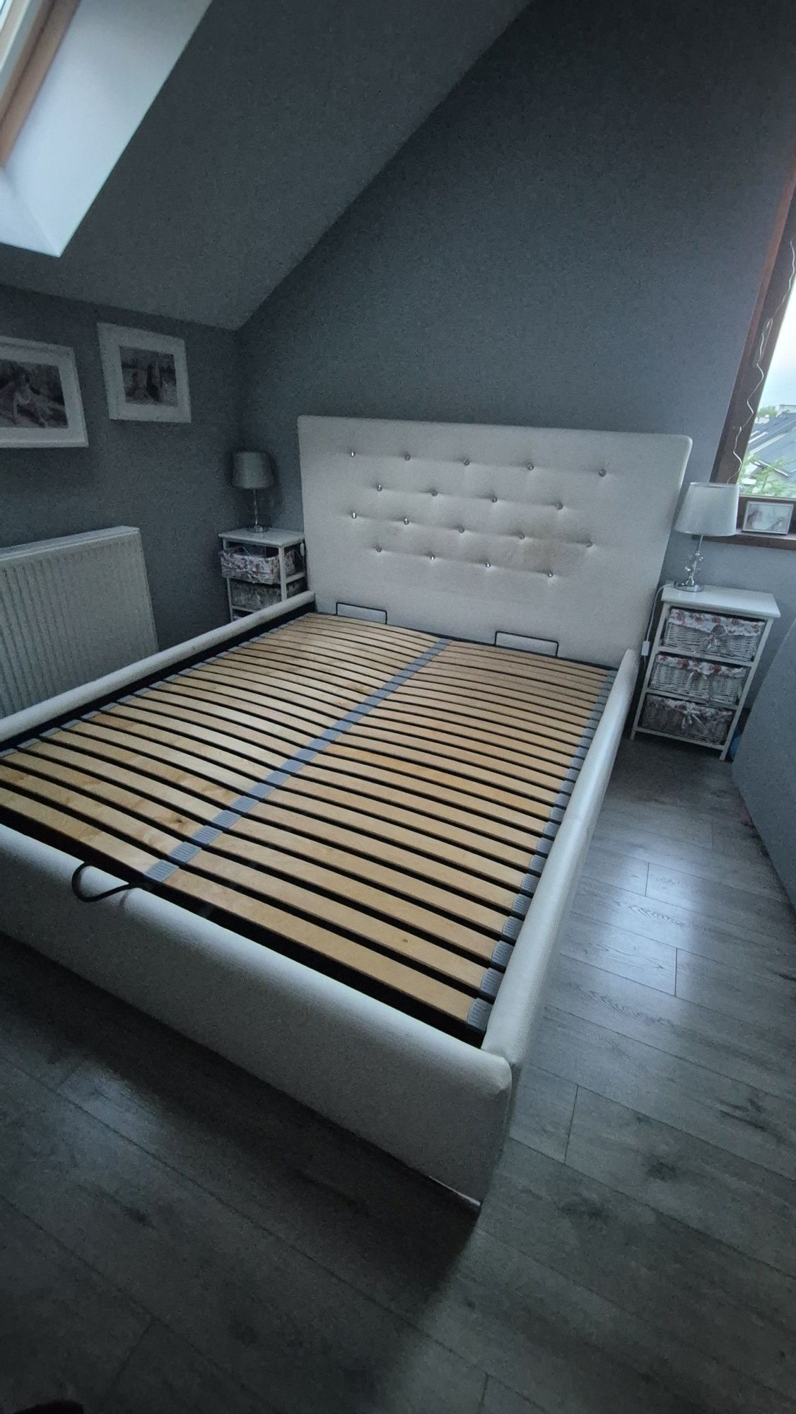 Łóżko sypialniane sypialnia białe 160x200 wysoki zagłówek pojemnik