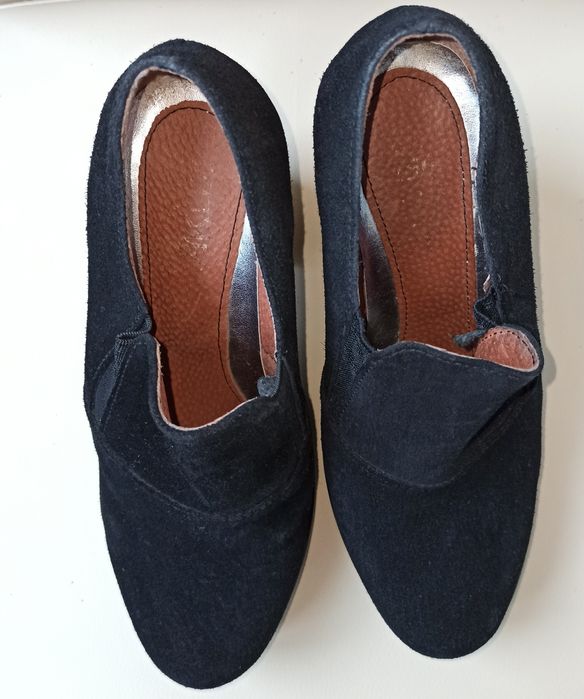 Жіночі замшеві черевики весняні, чорні ботильйони на платформі