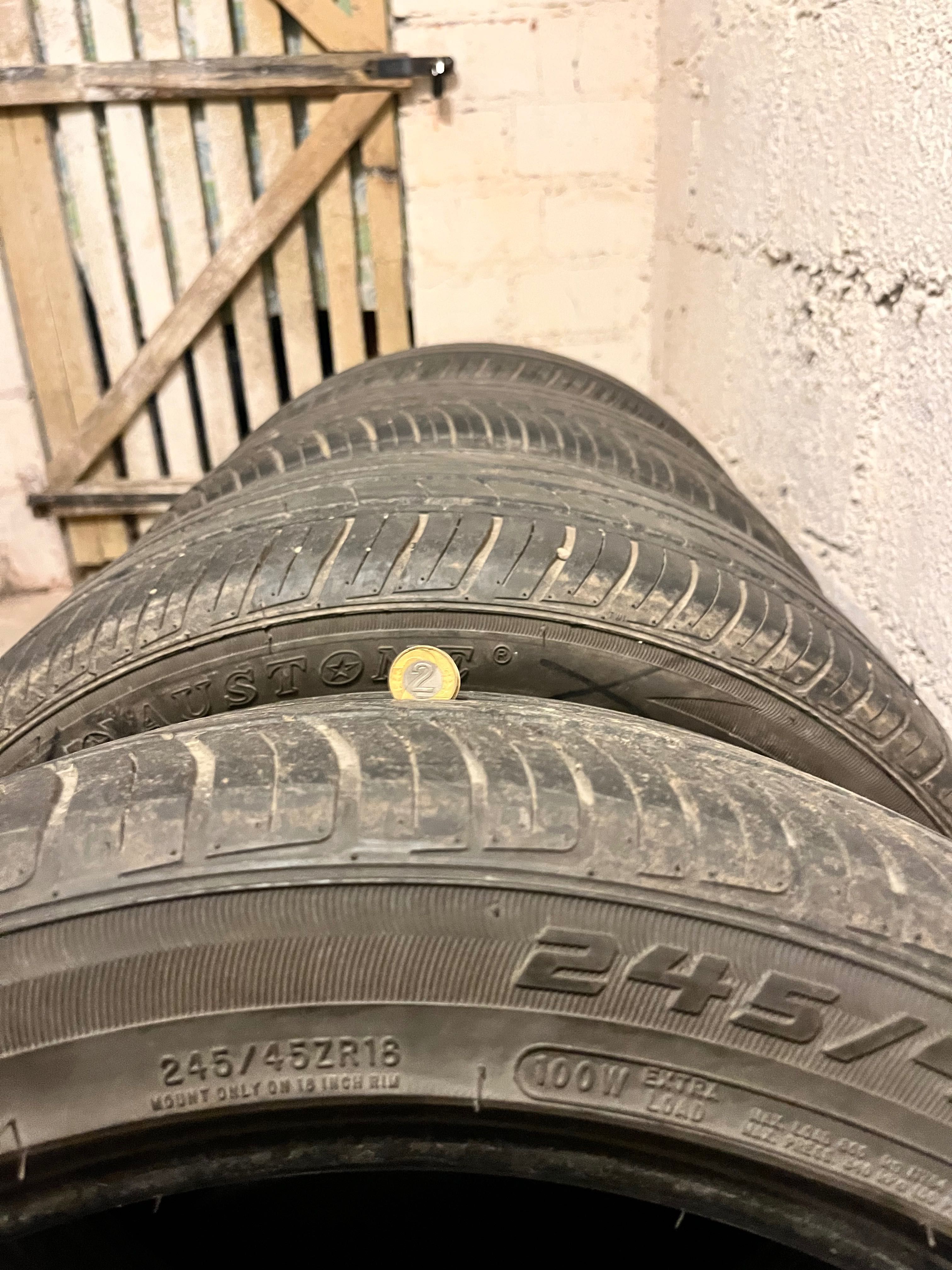 Sprzedam felgi samochodowe z oponami letnimi Ford