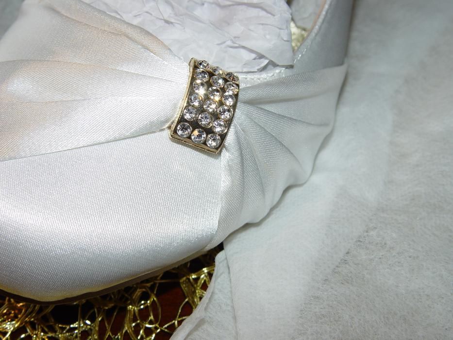 NOWE BUTY biała satyna 39 UK 6 wys. obcasa 8 cm z UK