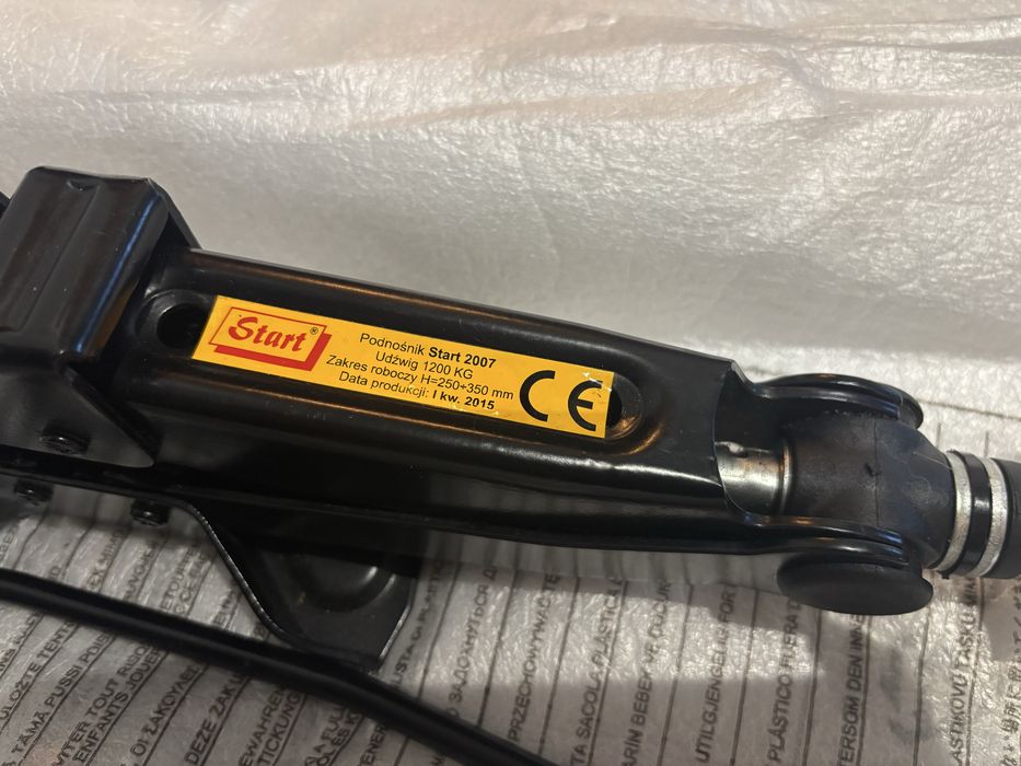 Podnośnik trapezowy śrubowy (lewarek) 1,2T START