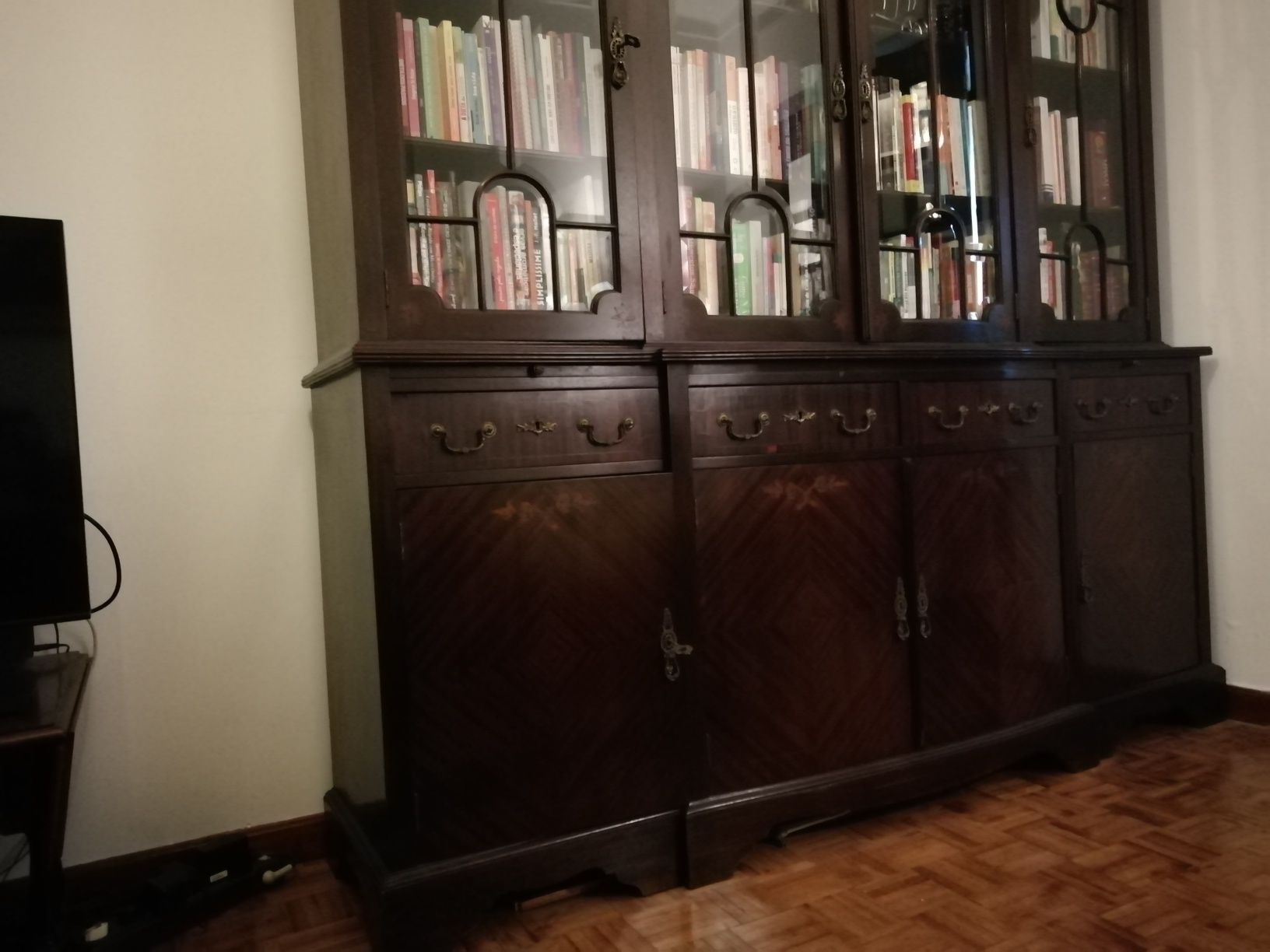 Lindo móvel Estilo Inglês com cristaleira