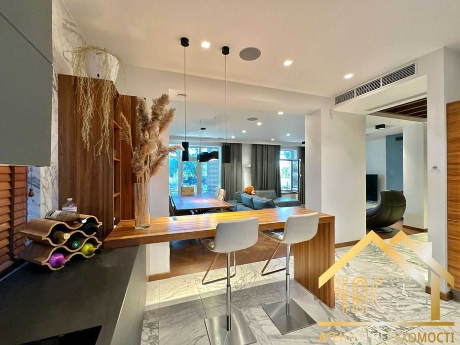 Продаж будинку з авторським ремонтом КМ Zoloche, Вишеньки