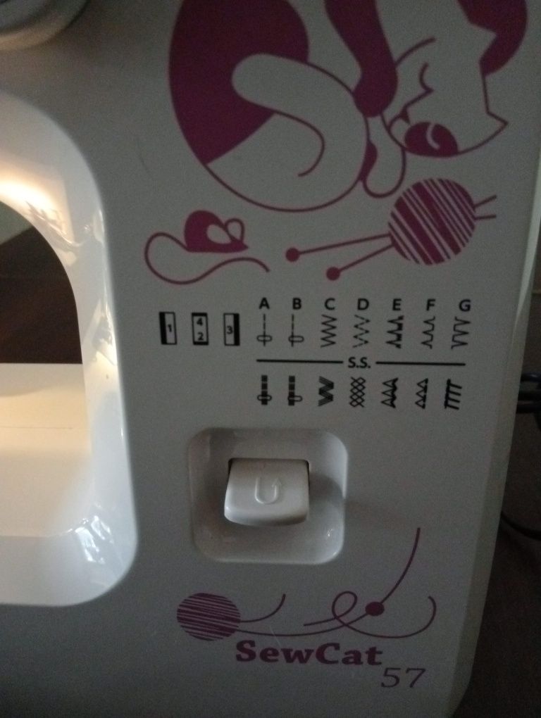 Побутова швейна машинка Janome Sew Cat 57