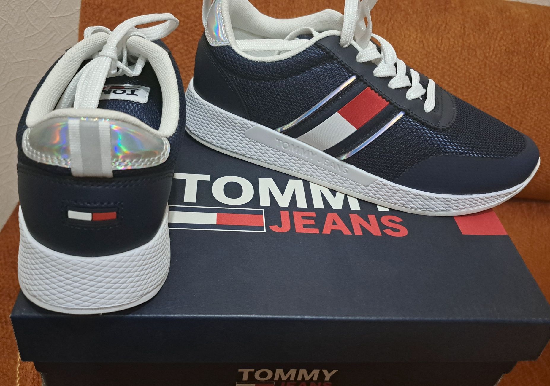 Кроссовки  TOMMY JEANS оригинал 38 размер