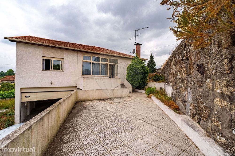 Moradia T4 para venda