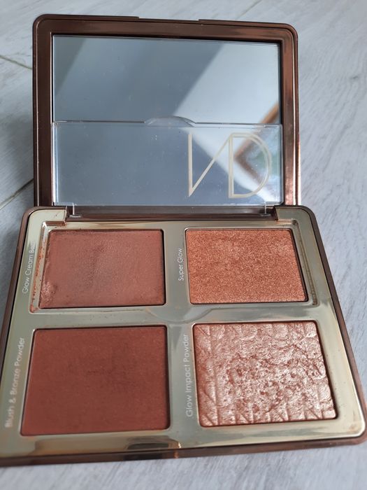 Natasha Denona Tan Bronze Paleta bronzerów  i rozświetlaczy