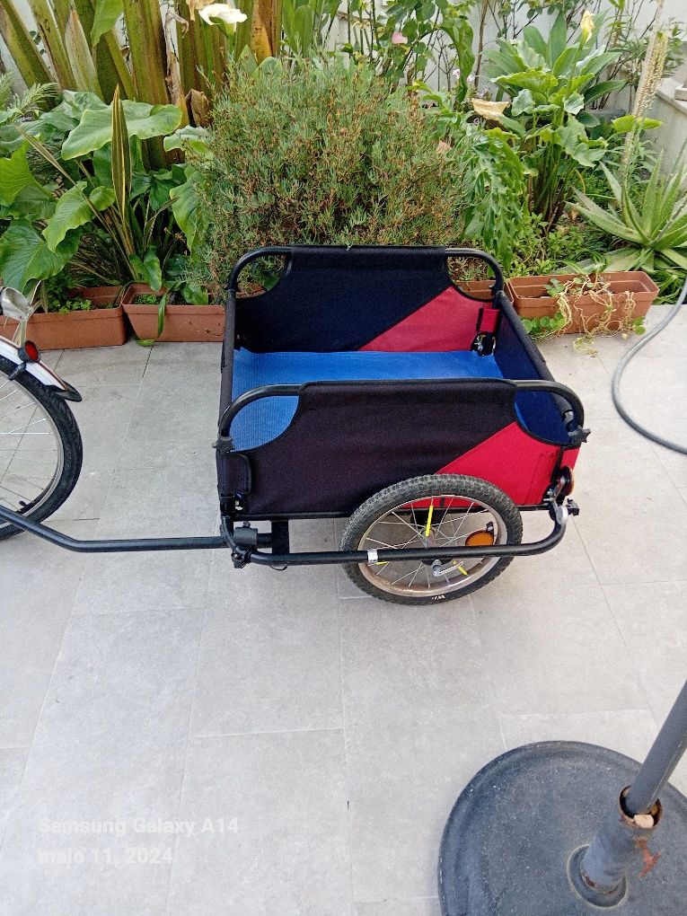 Bicicleta com atrelado como novo