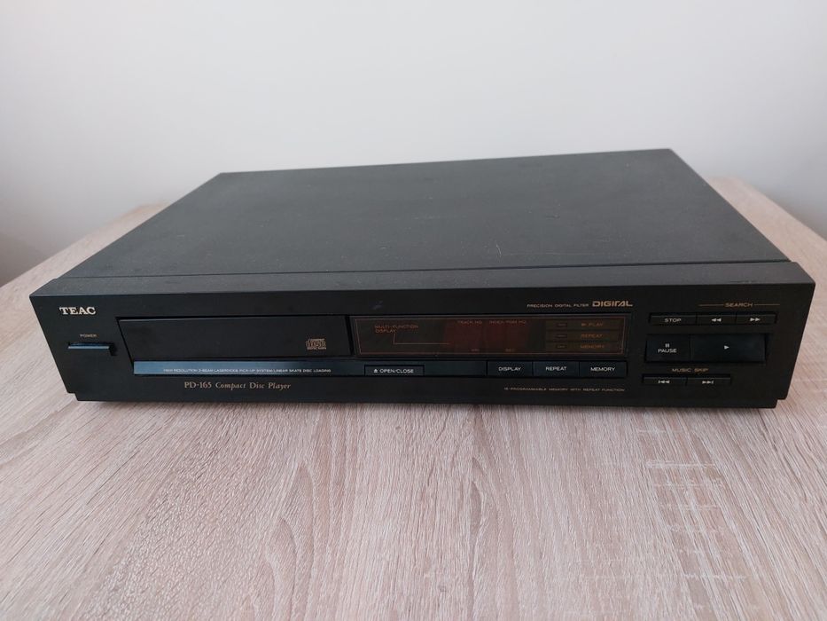 Odtwarzacz CD Teac PD-165 uszkodzony