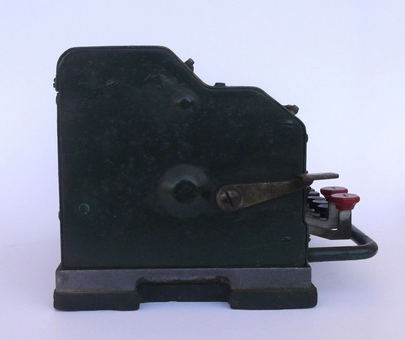 Antiga calculadora mecânica Facit