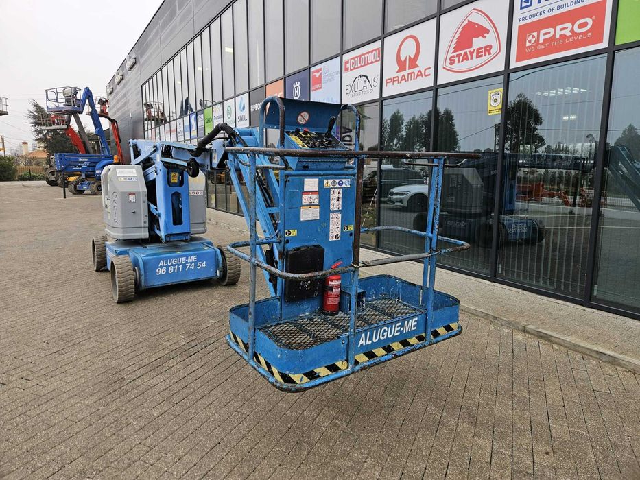 Vende plataforma articulada elétrica Genie de 12m