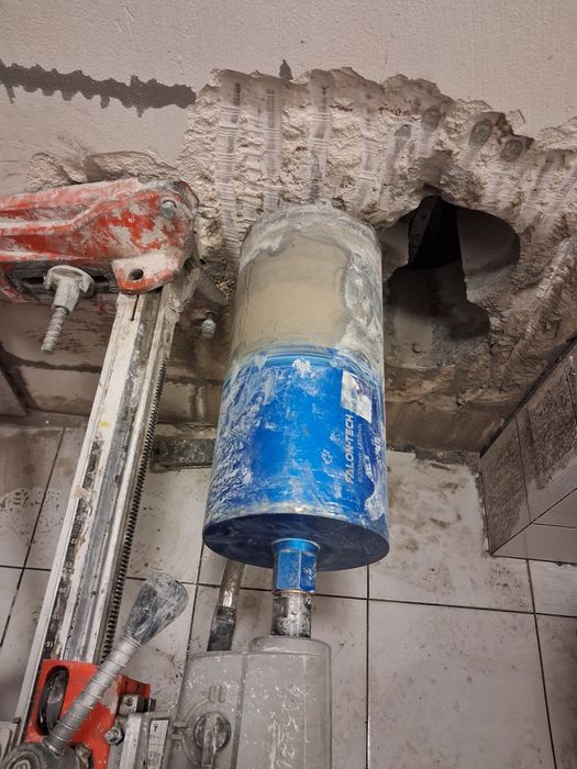 Przewierty w betonie cięcie betonu .