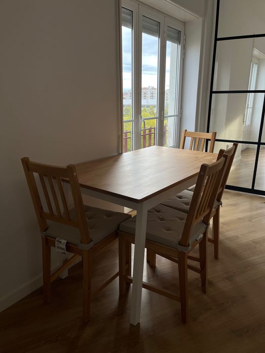 Mesa + 4 Cadeiras IKEA PINNTORP – como novas