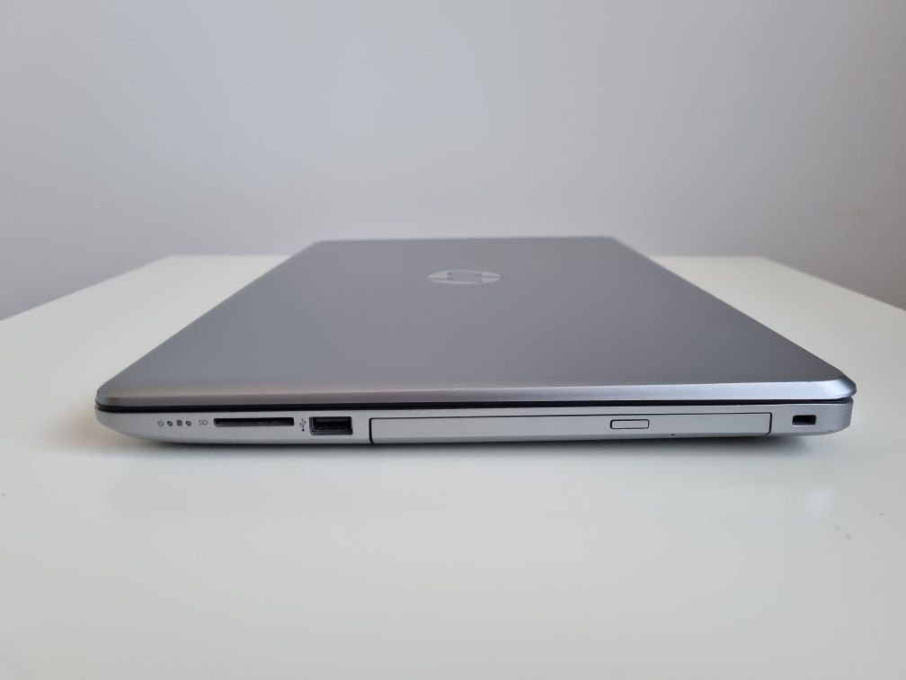 Laptop 	HP 250 G6 15,6"  8 GB RAM/ 256 GB SSD/ 1TB HDD/ Windows 10