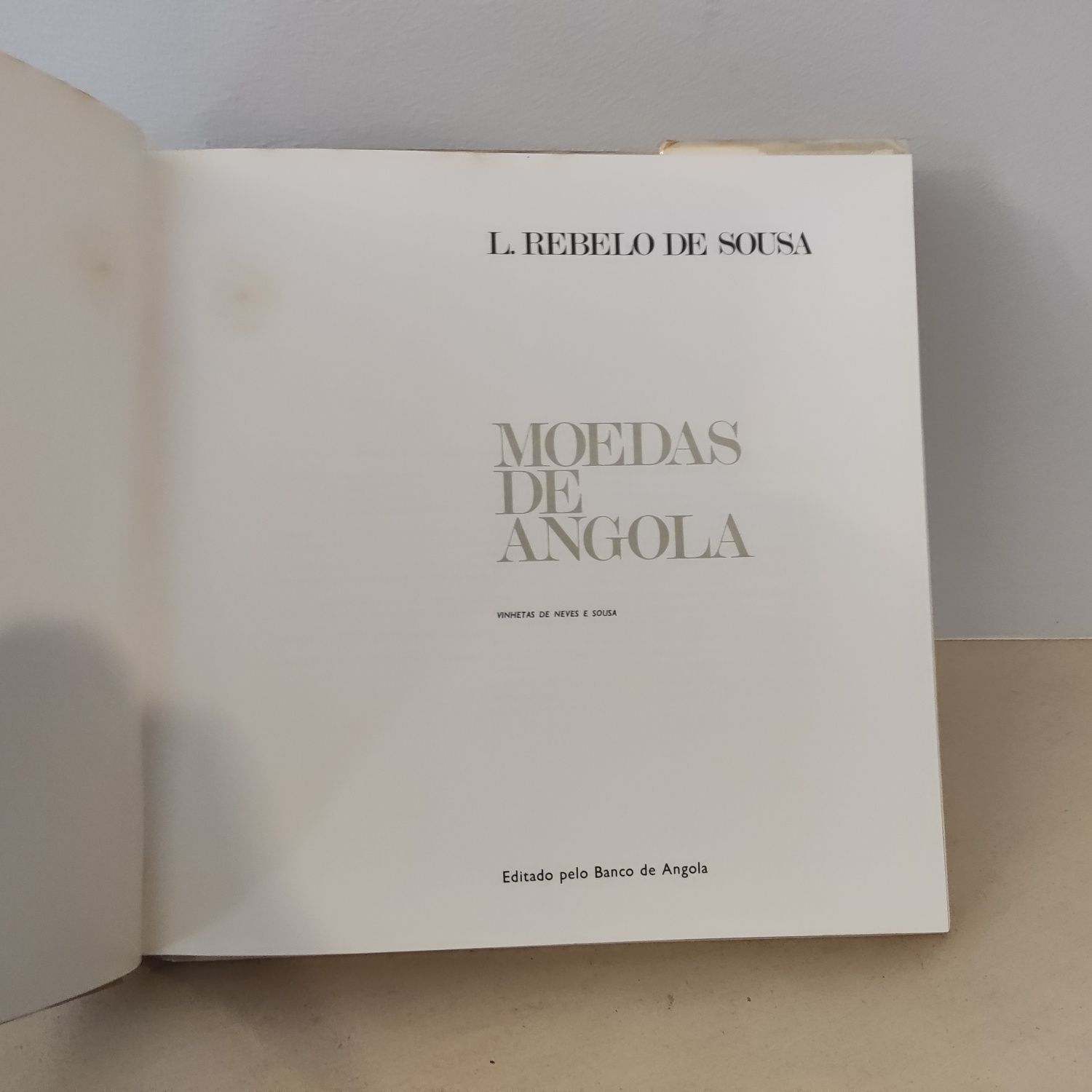 Livro Moedas de Angola de L. Rebelo de Sousa