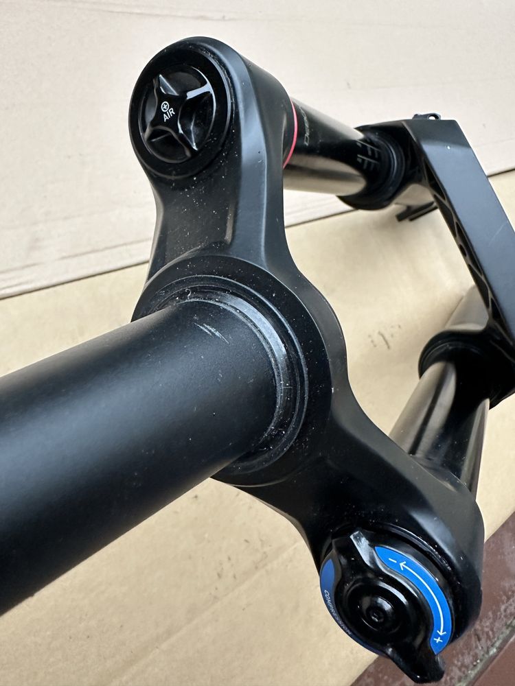 Nowy amortyzator Rock Shox 38 Domain RC 29” 170mm DebonAir