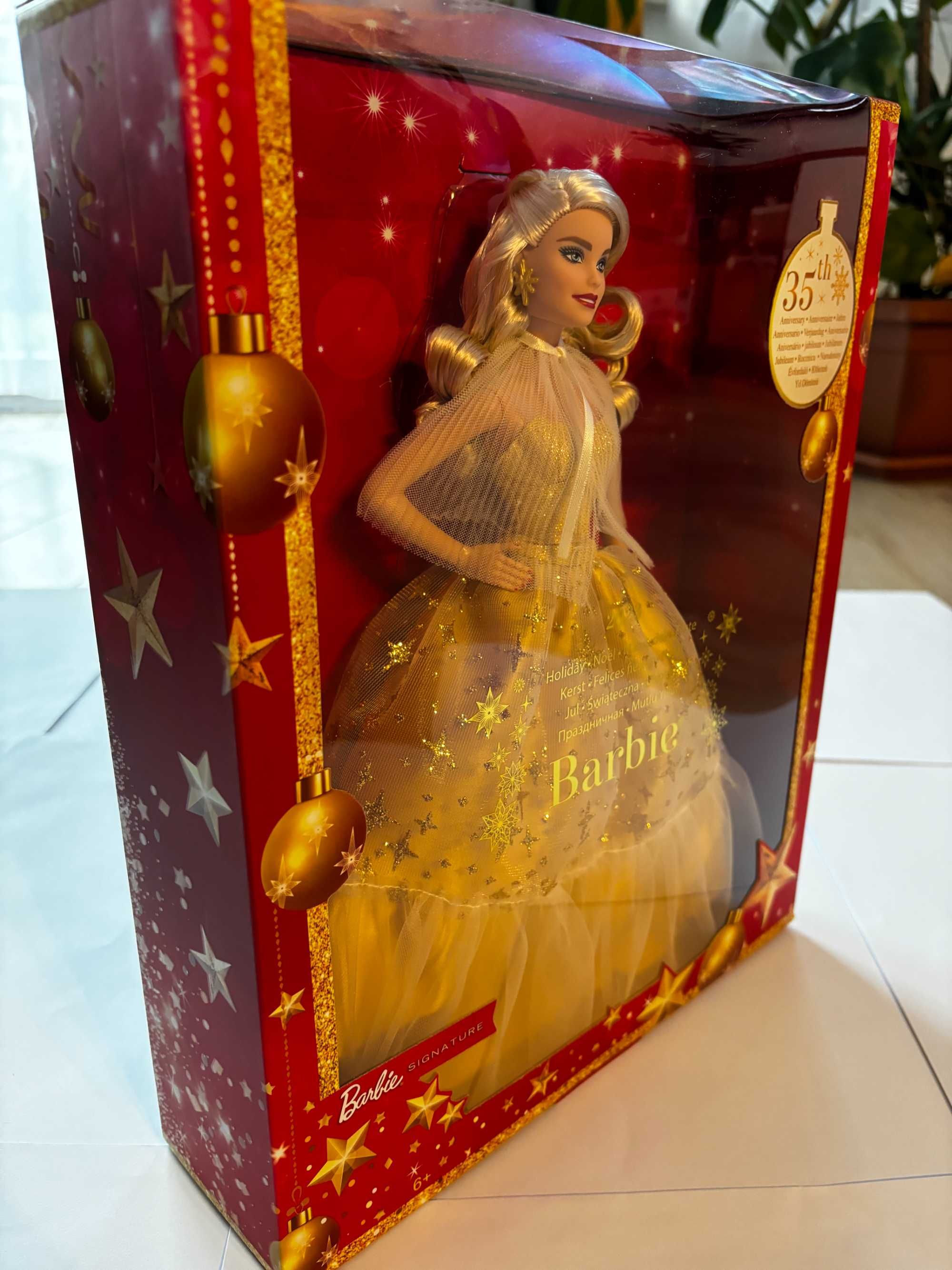 Barbie Signature Lalka świąteczna z blond włosami HJX08