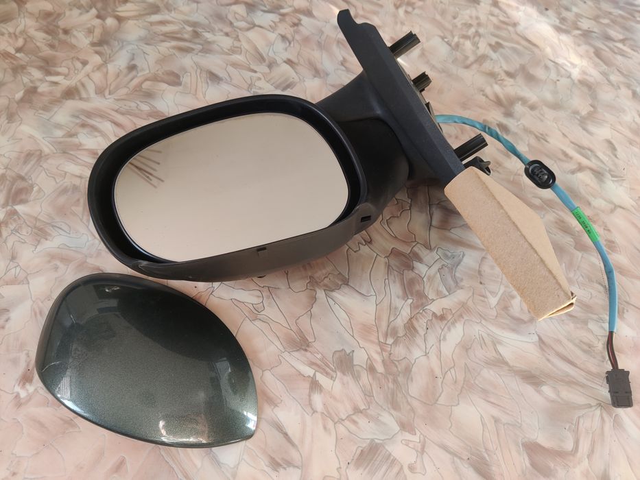 Продам оригінальне дзеркало Citroen c2 праве