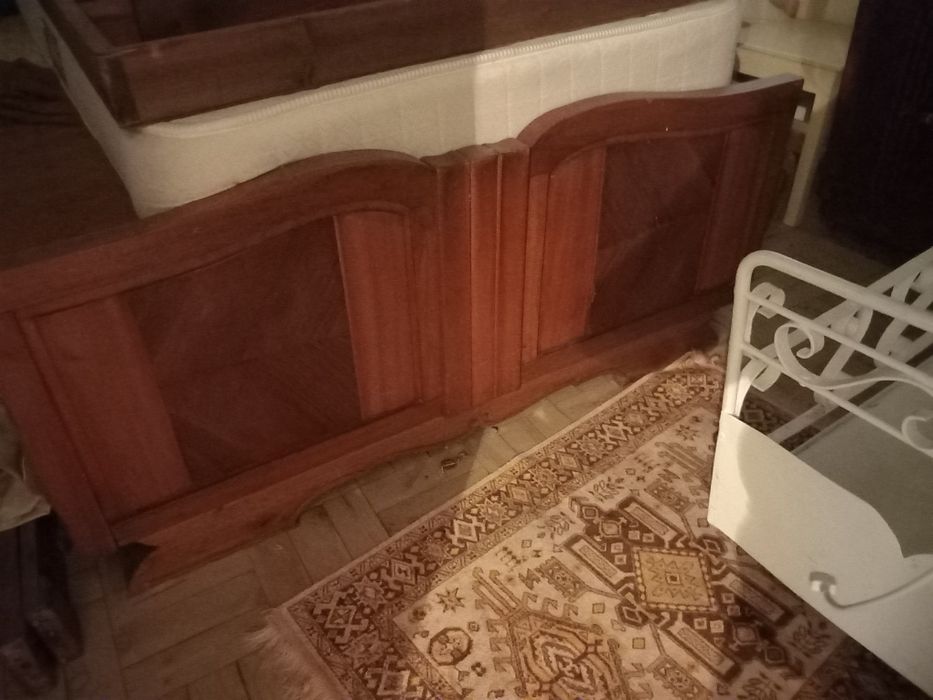 Cama de casal muito antiga em bom esta