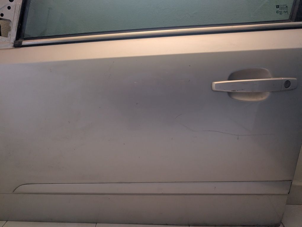 Porta frente esquerda Opel Astra H / H carrinha