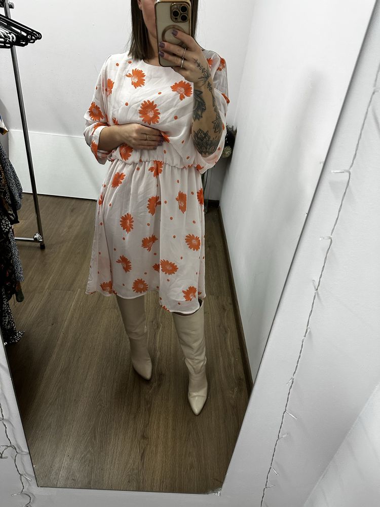 Sukienka w kwiaty selected femme
