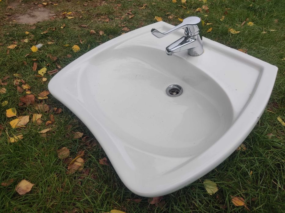 Umywalka z baterią dla niepełnosprawnych