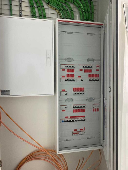 Serviços Elétricos e Tecnológicos com Confiança e Profissionalismo