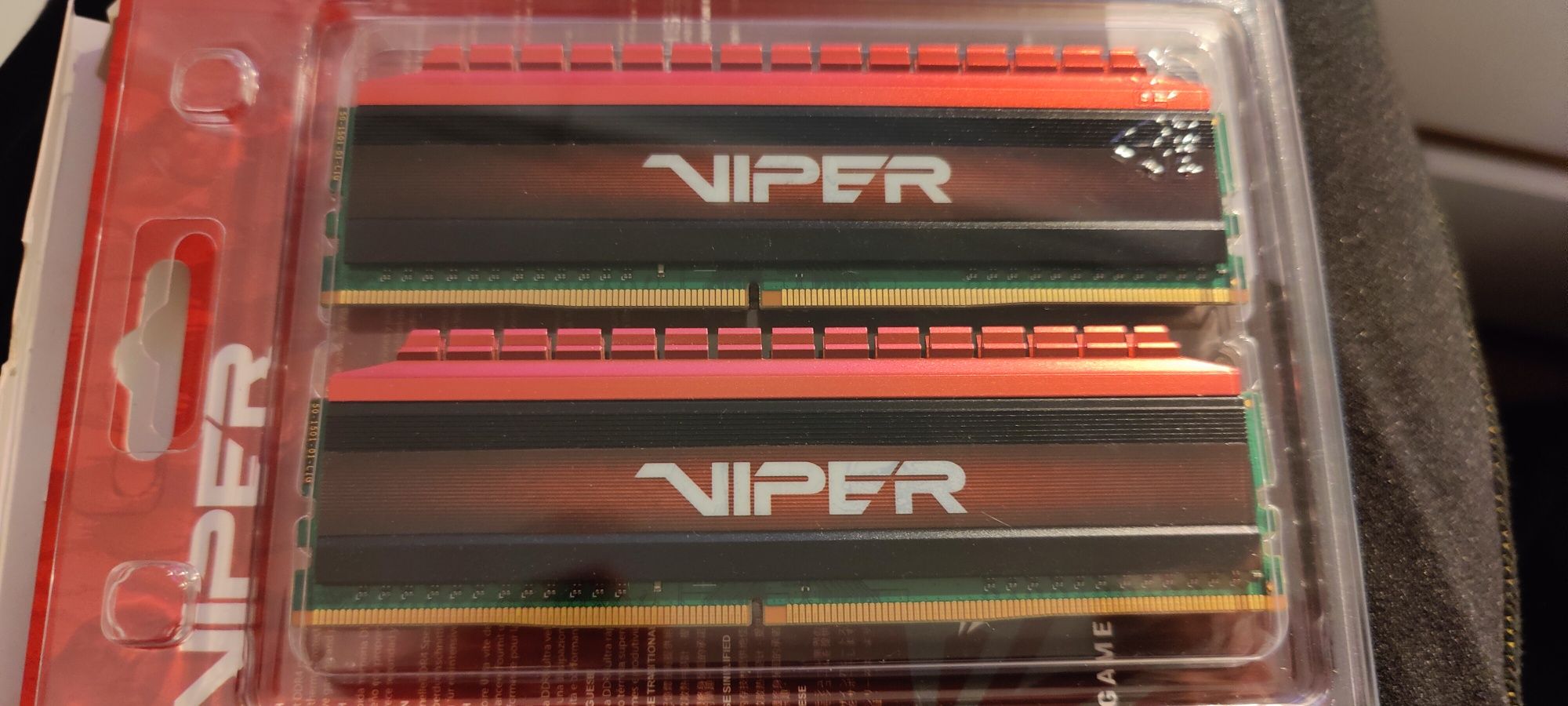 Kości RAM Patriot Viper 16 GB DDR4 Dual Chanel CL15 2400 MHz
