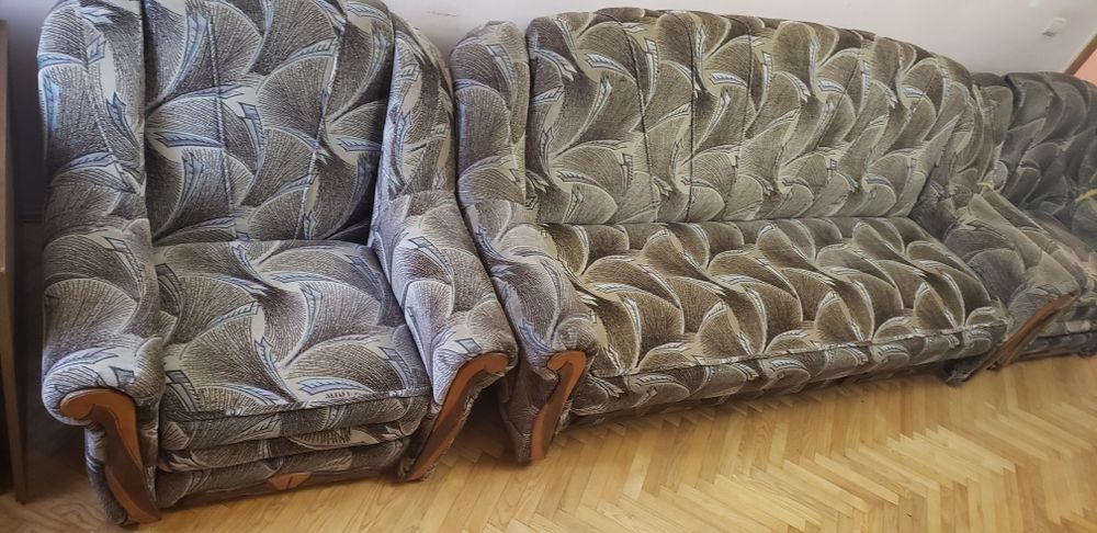 Диван і два розкладних крісла
