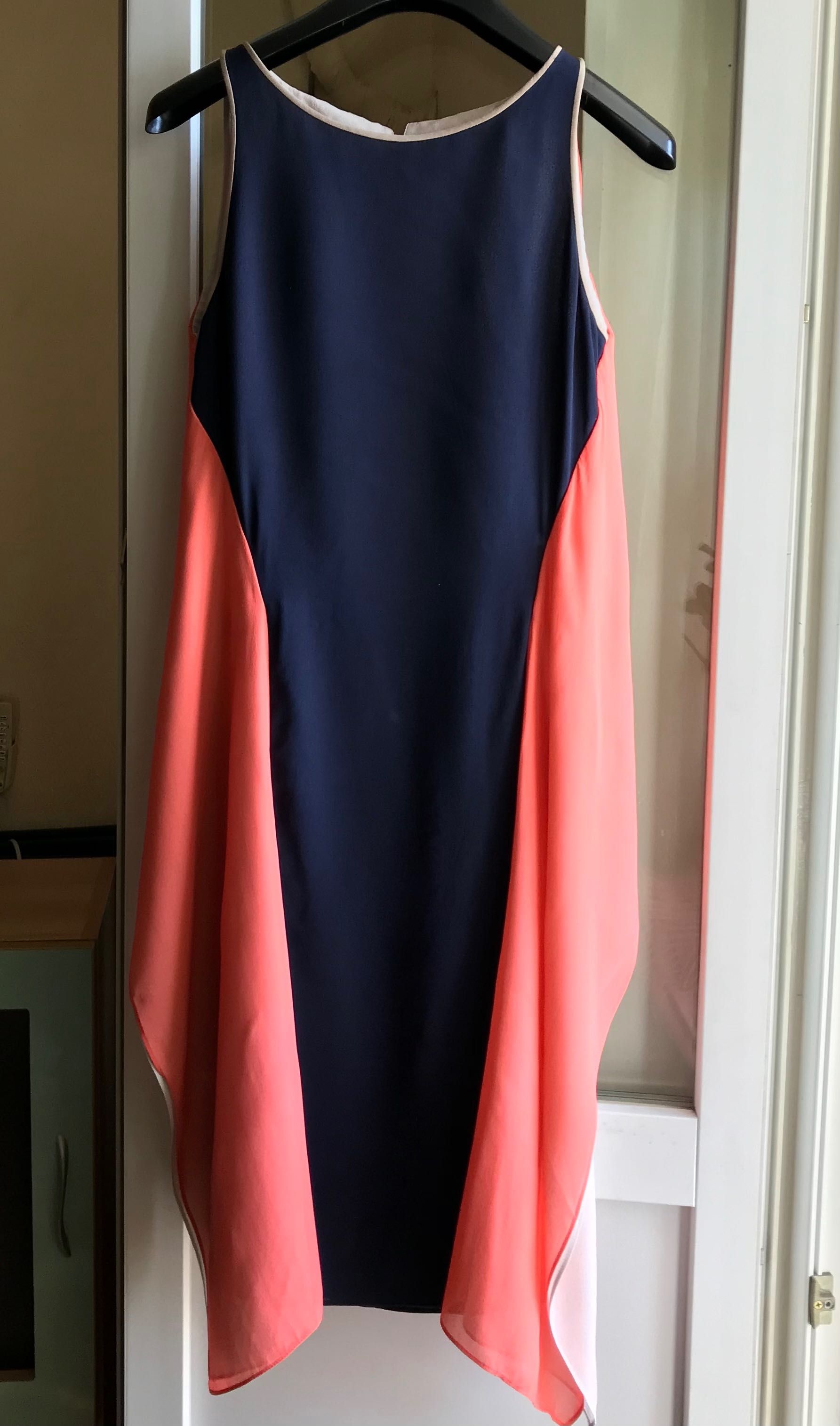 BCBG MAXAZRIA шелковое платье.