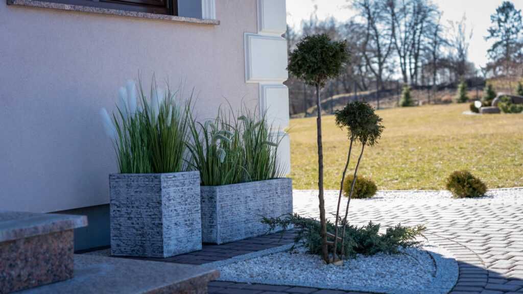Donice betonowe ogrodowe wys. 31cm, szer. 80x30cm