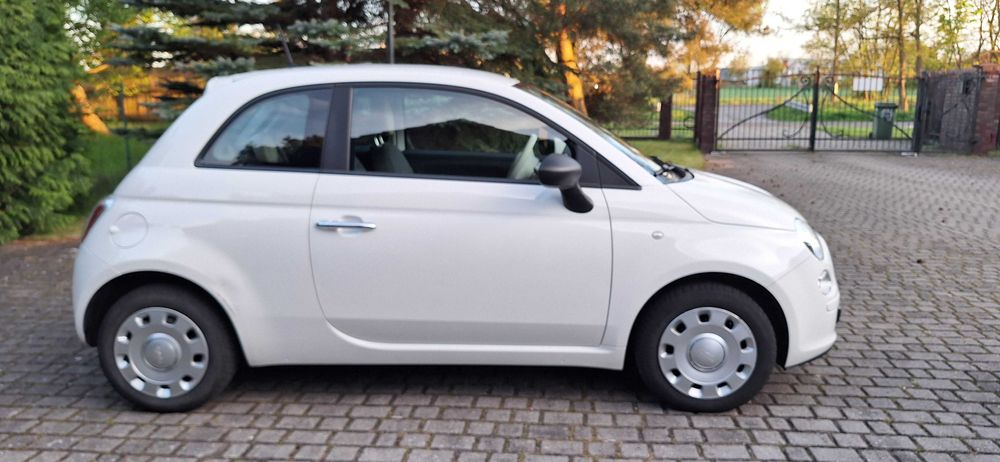 Fiat500, rok2015,niski przebieg 58263 km z oponami zima-lato