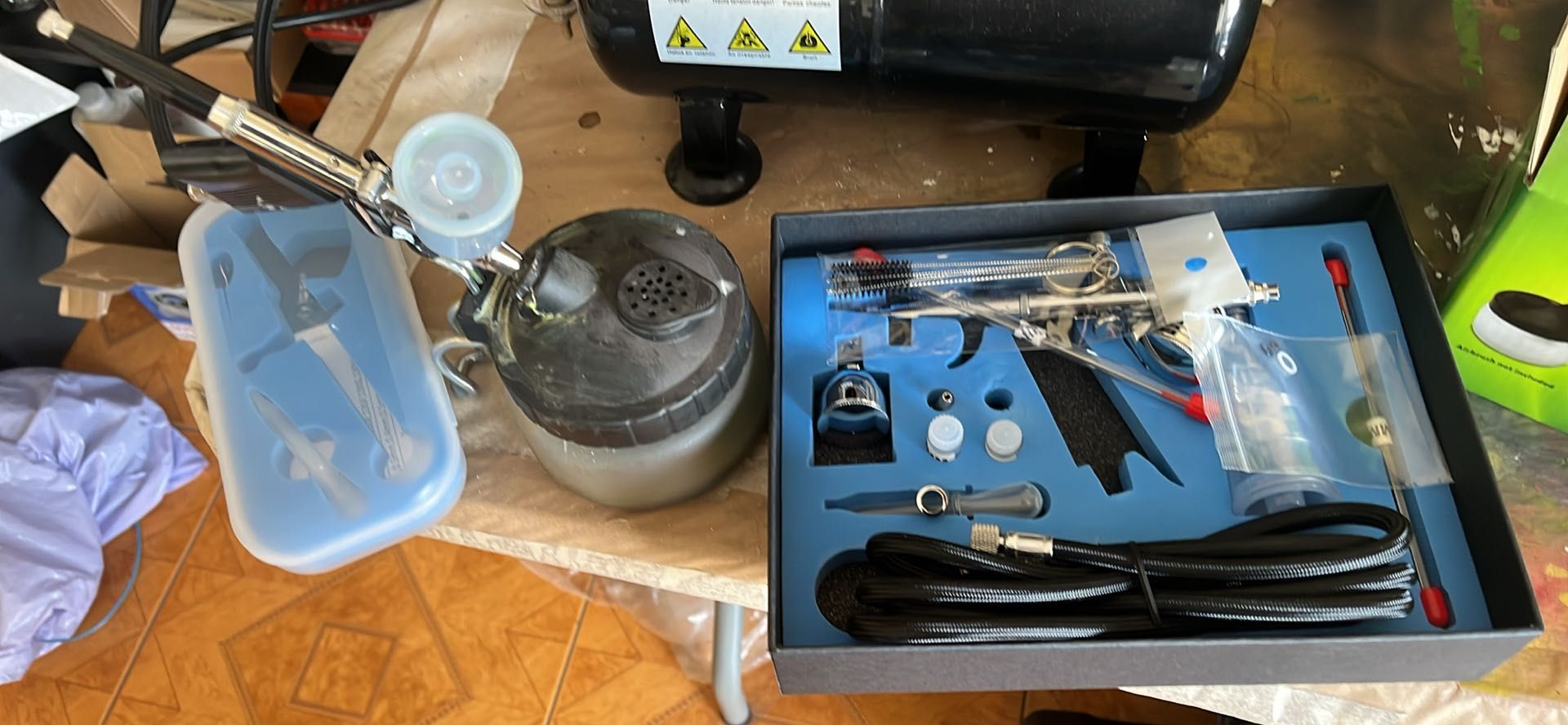 Mini compressor com aerógrafo